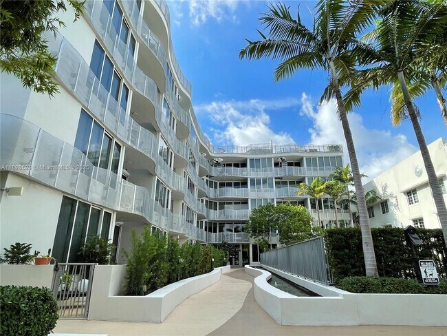 Building Photo - 2100 Park Ave