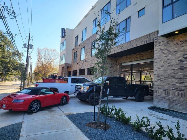Building Photo - 2727 Houston Ave