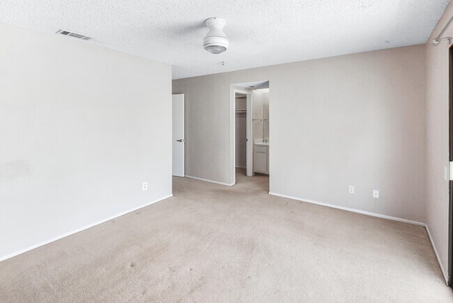 Building Photo - 76612 Florida Ave