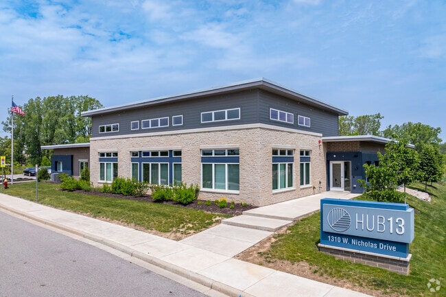 Building Photo - HUB13