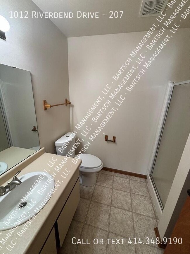 Building Photo - 1012 Riverbend Dr