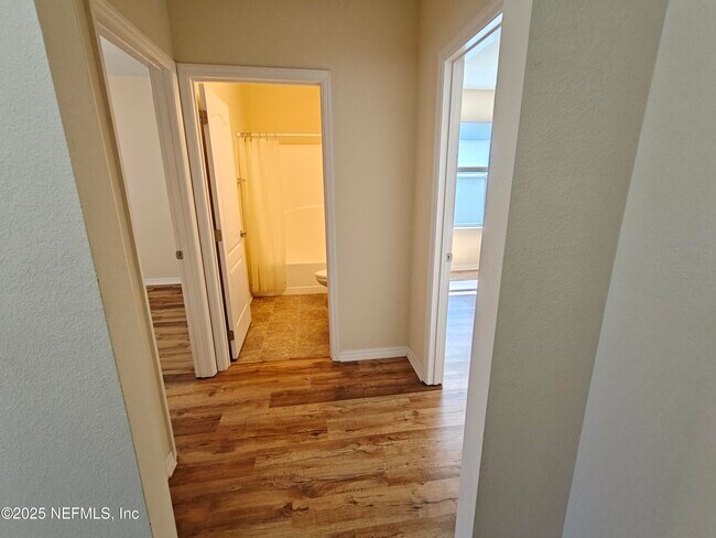 Building Photo - 223 Osprey Marsh Ln