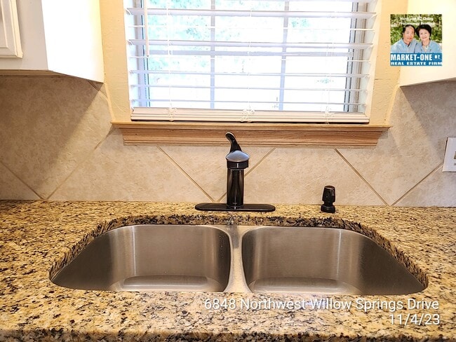 Building Photo - 6840 NW Willow Springs Dr
