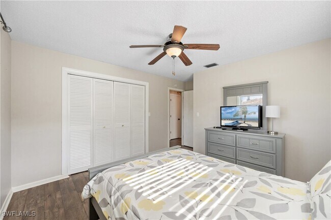 Building Photo - 27610 Roslin Dr