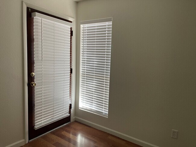 Building Photo - 3131 W Cochise Dr