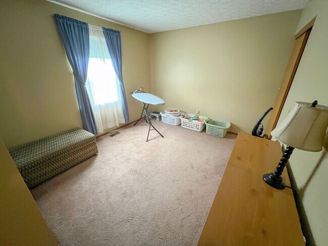 Building Photo - Stunning Rental Home in Indian Creek - Rey...