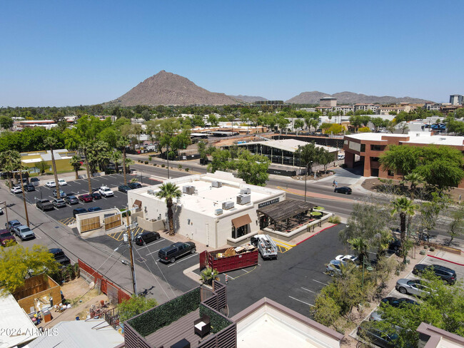 Building Photo - 4020 N Scottsdale Rd