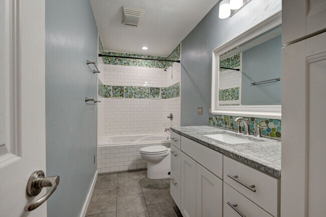 Building Photo - 3619 Chatham Ct
