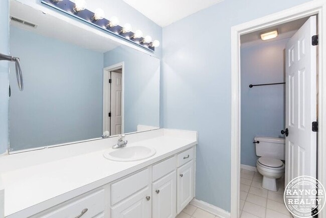 Building Photo - 810 Tacy Pl