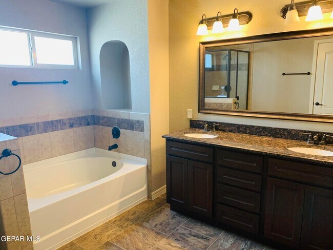Building Photo - 3888 Loma Brisa Dr