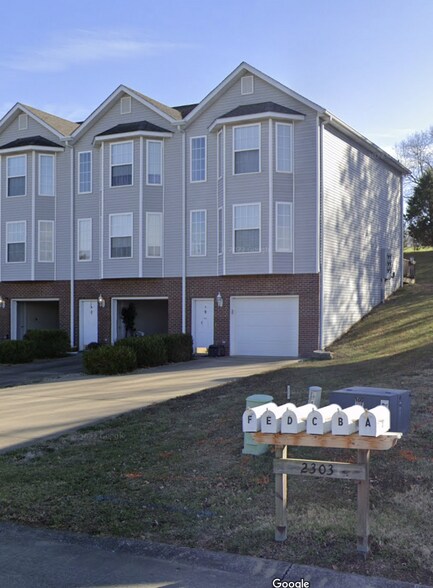 Building Photo - 2345 Garrett Ln