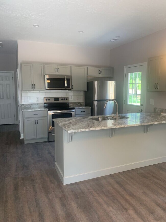 Building Photo - HWY 9 DUPLEX