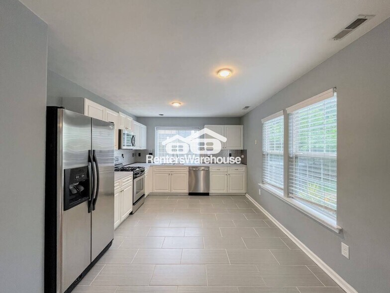 Building Photo - 171 Graystone Trce