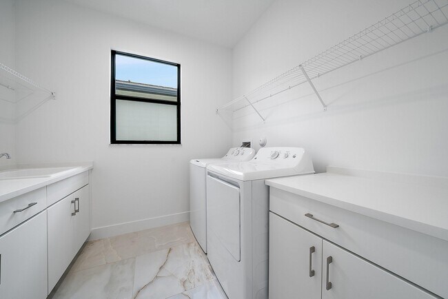 Building Photo - 8561 Crystal Downs Ave