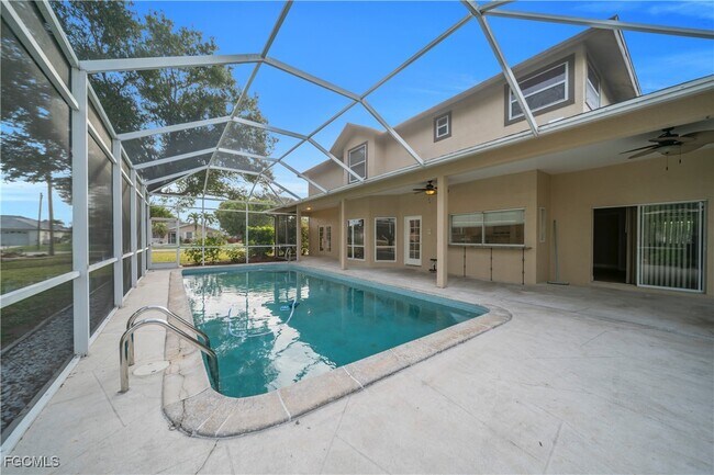 Building Photo - 2015 SE 12th St