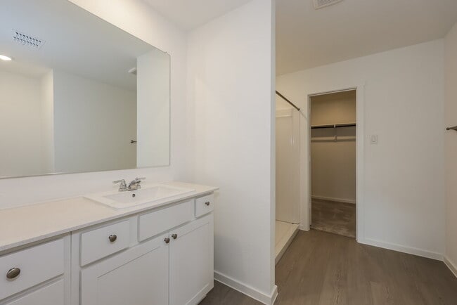 Building Photo - 103 Wild Rose Dr