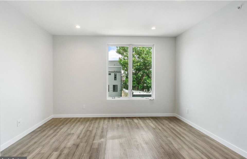 Building Photo - 1510 N Myrtlewood St