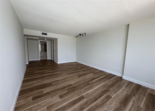 Building Photo - 2100 S Ocean Ln