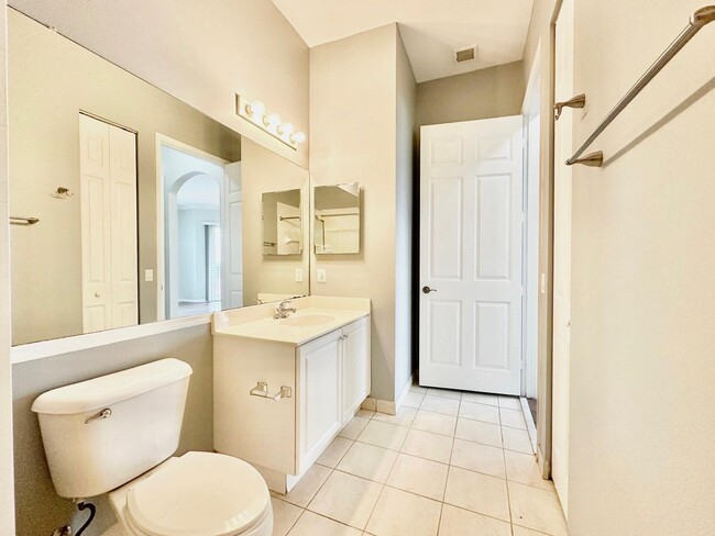 Building Photo - 4600 SW 160th Ave