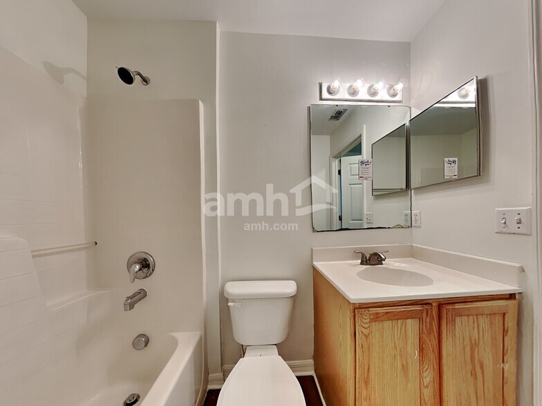 Building Photo - 3097 Rogers Ave