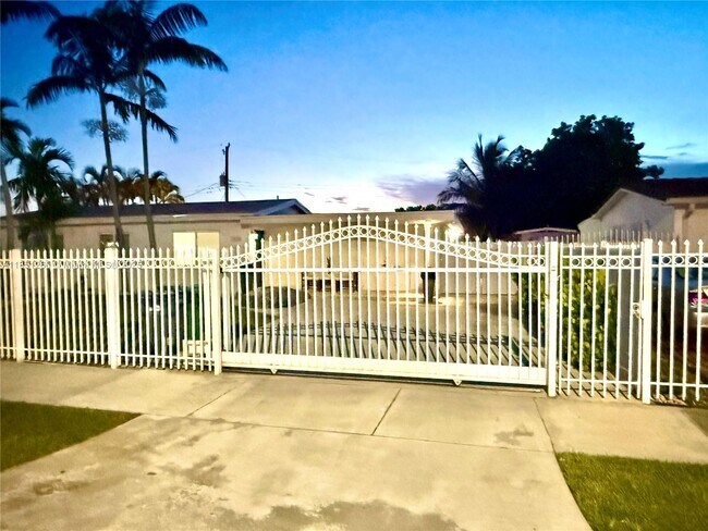 Building Photo - 3620 SW 105th Ct