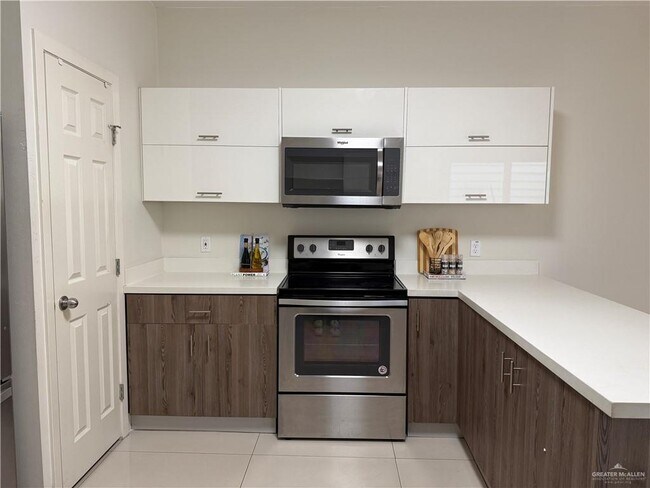 Building Photo - 26 S 6th St