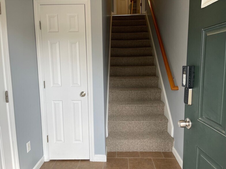 Building Photo - 21 Merrimac Way