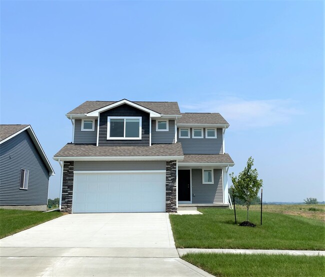 Primary Photo - Newer Build Home in Beautiful Norwalk! HUG...