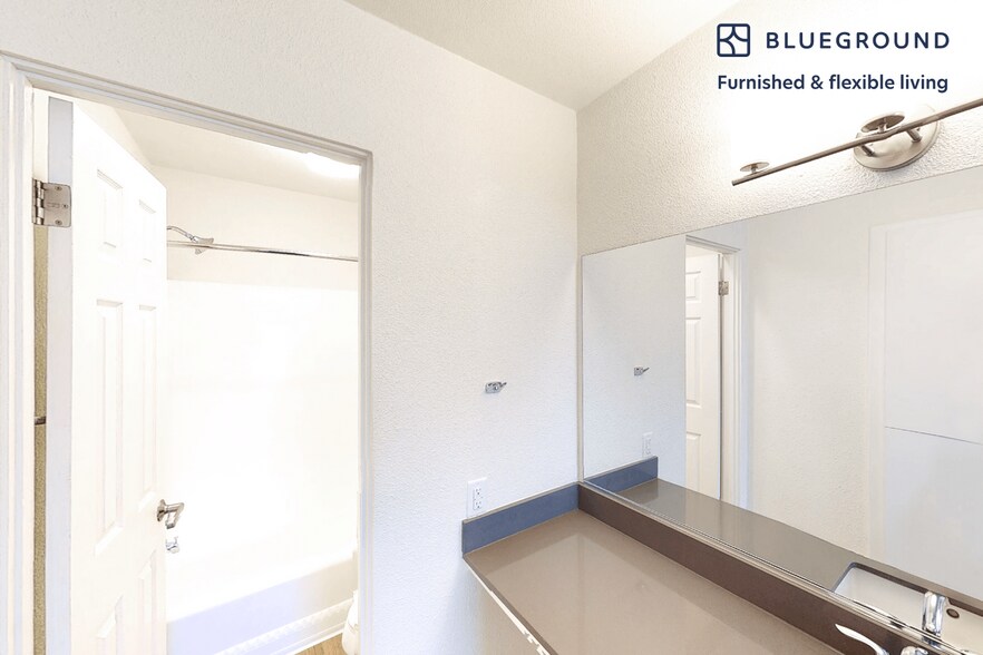 Building Photo - 333 1st St