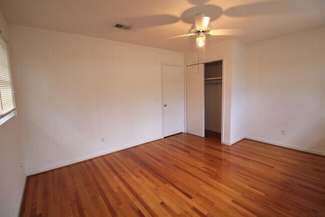 Building Photo - 2378 Valleybrook Rd