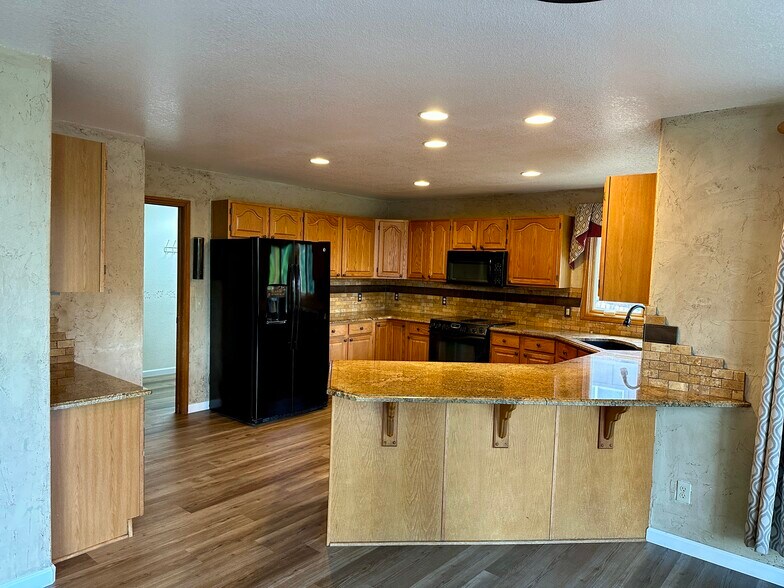 Kitchen - 9402 Oakbrush Way