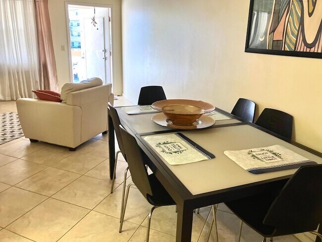 Building Photo - 100 Ventnor E