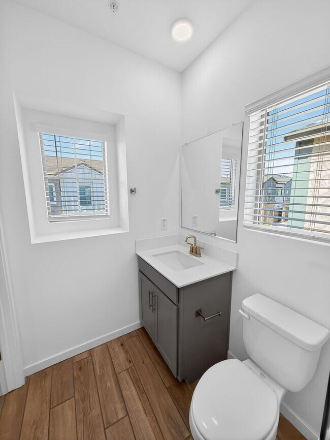 Building Photo - Stunning New 3Beds/2.5Bath Townhome in Phoenix, AZ!