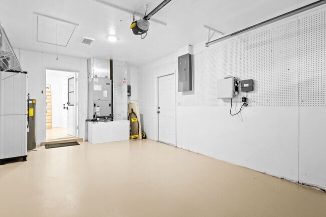 Building Photo - 1311 Cypress Ave