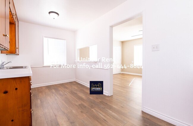 Building Photo - House - 2 Bedrooms / 1 Bathroom / Downey