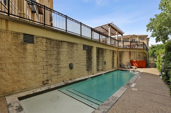 Building Photo - 3102 Kings Rd