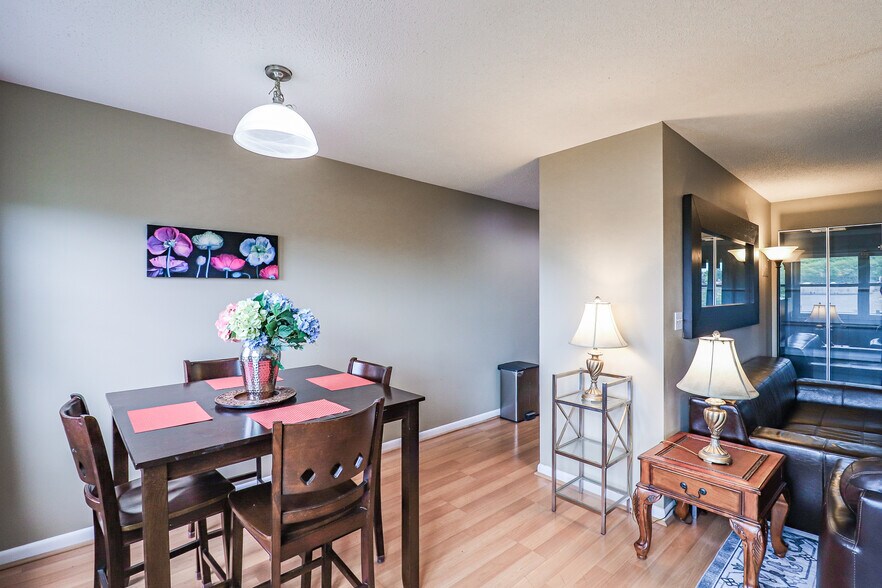 Building Photo - 40 Owen St