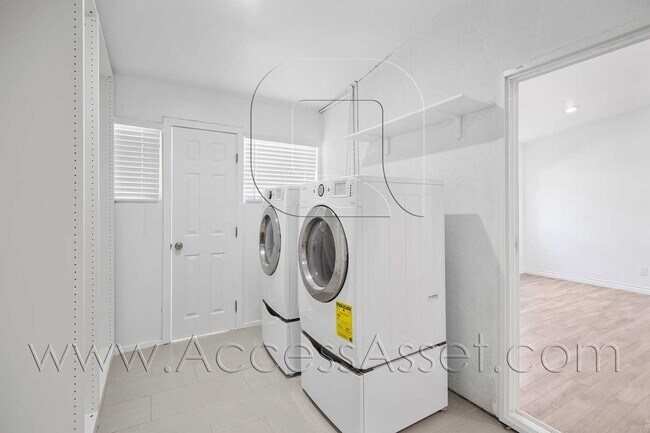 Building Photo - Spacious 3-Bedroom Torrance Home with Private Yard & Modern Interior