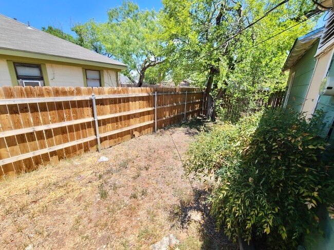 Building Photo - COMING MARCH 2026 - Cozy Santa Rita Duplex!