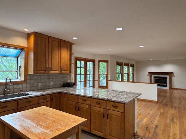 Primary Photo - Spacious 4 BR/4 BA Single-Family Home in a Beautiful Wayzata/Minnetonka Neighborhood!