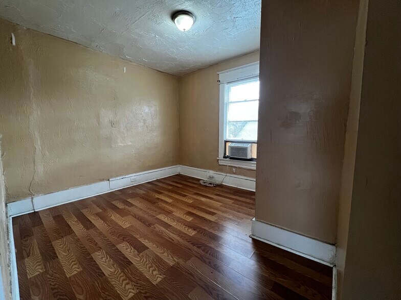 Building Photo - 1131 Loudon Ave NW