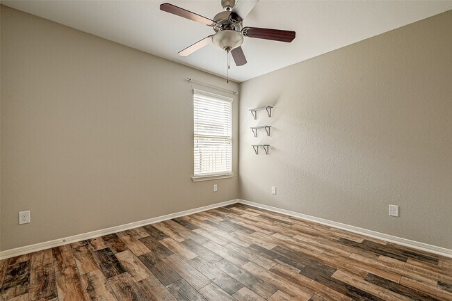 Building Photo - 18118 Van Berkel Ln