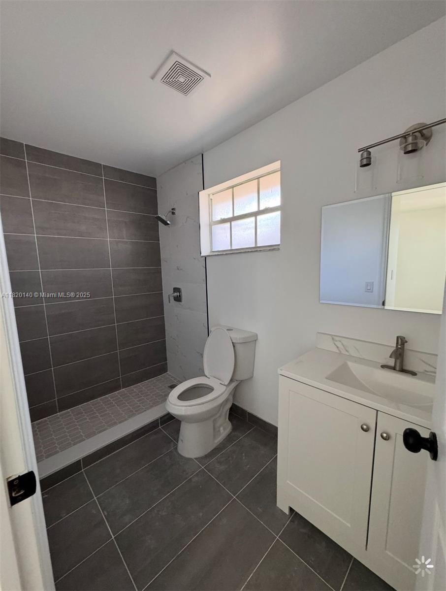 Building Photo - 617 NW 3rd Ave