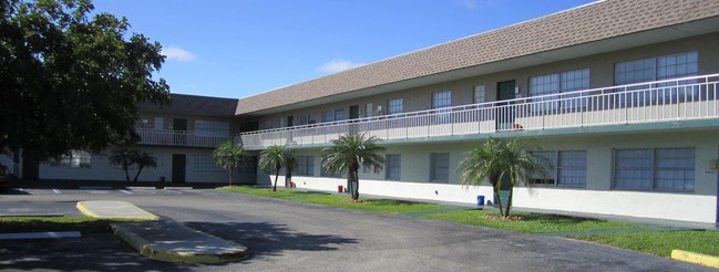 Building Photo - The Summertime Apartments