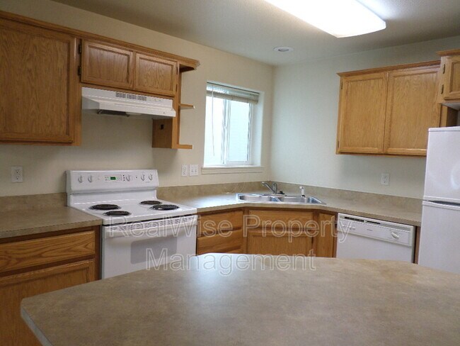 Building Photo - 1984 Sky Park Dr