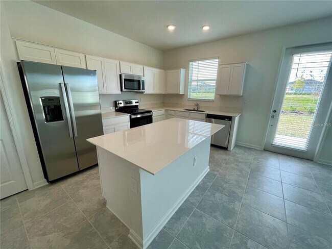 Building Photo - 422 Bogey Dr