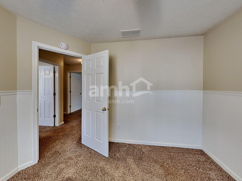 Building Photo - 3417 Summit Glen Dr