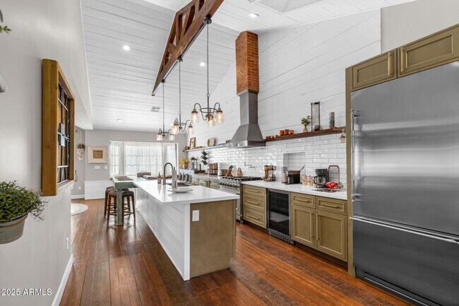 Building Photo - 4402 E Turney Ave