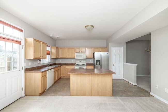 Building Photo - Well-maintained townhouse in Richmond