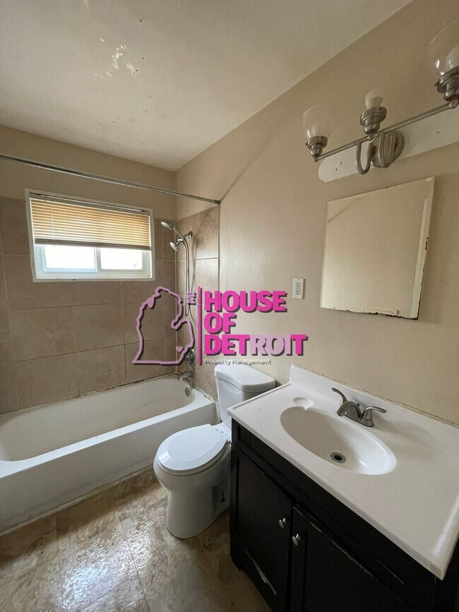 Building Photo - 3 BEDROOM | 1 BATH | FREE PRE SCREEN